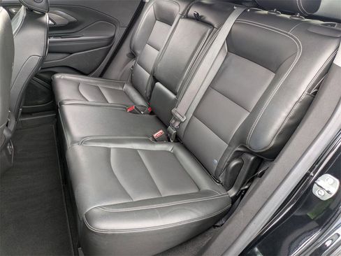 Used 2024 GMC Terrain SLT image 27