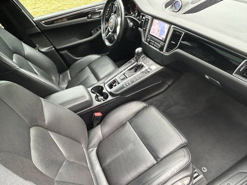 Used 2018 Porsche Macan AWD/4WD image 24