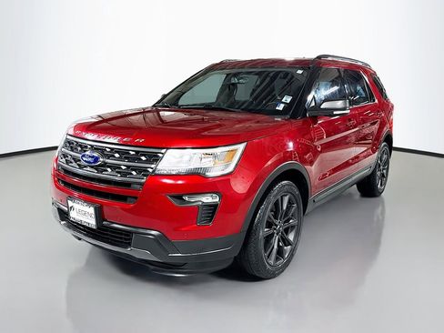 Used 2018 Ford Explorer XLT w/ Equipment Group 202A AWD/4WD image 1