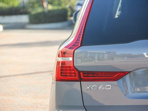 Used 2023 Volvo XC60 B5 Core w/ Climate Package image 10