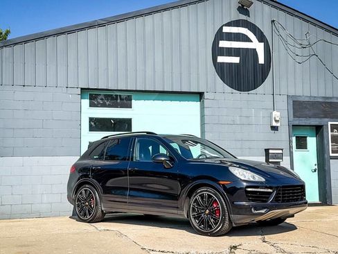 Used 2014 Porsche Cayenne Turbo S AWD/4WD image 1