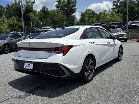 Used 2025 Hyundai Elantra Limited FWD image 7