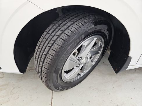 Used 2024 Hyundai Elantra SE FWD image 36