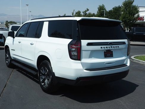 Used 2024 Chevrolet Suburban Z71 w/ Luxury Package AWD/4WD image 5