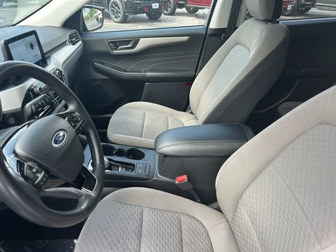 Used 2022 Ford Escape SE w/ Convenience Package FWD image 9