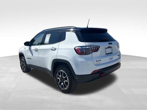 Used 2024 Jeep Compass Trailhawk image 6