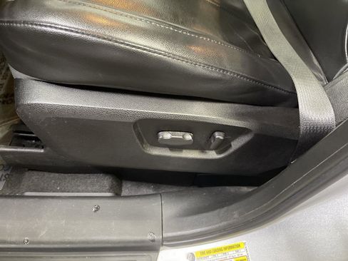 Used 2014 Chevrolet Captiva Sport LTZ image 12