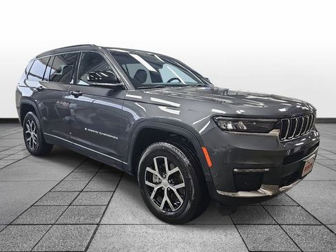 Used 2024 Jeep Grand Cherokee L Limited w/ Luxury Tech Group II image 3