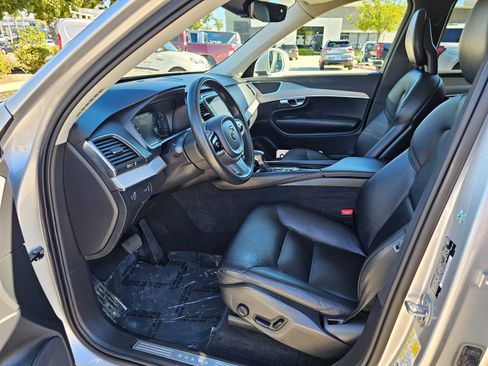 Used 2021 Volvo XC90 T5 Momentum w/ Climate Package image 16