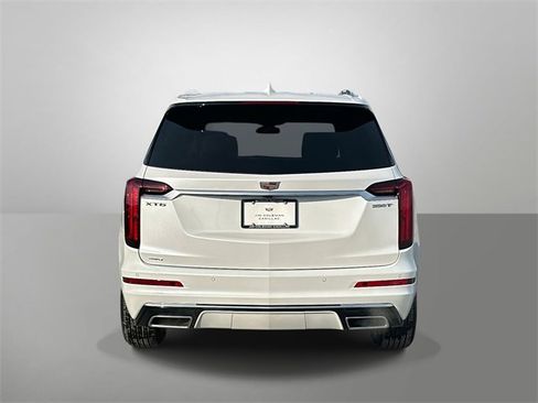 Used 2025 Cadillac XT6 Luxury image 27