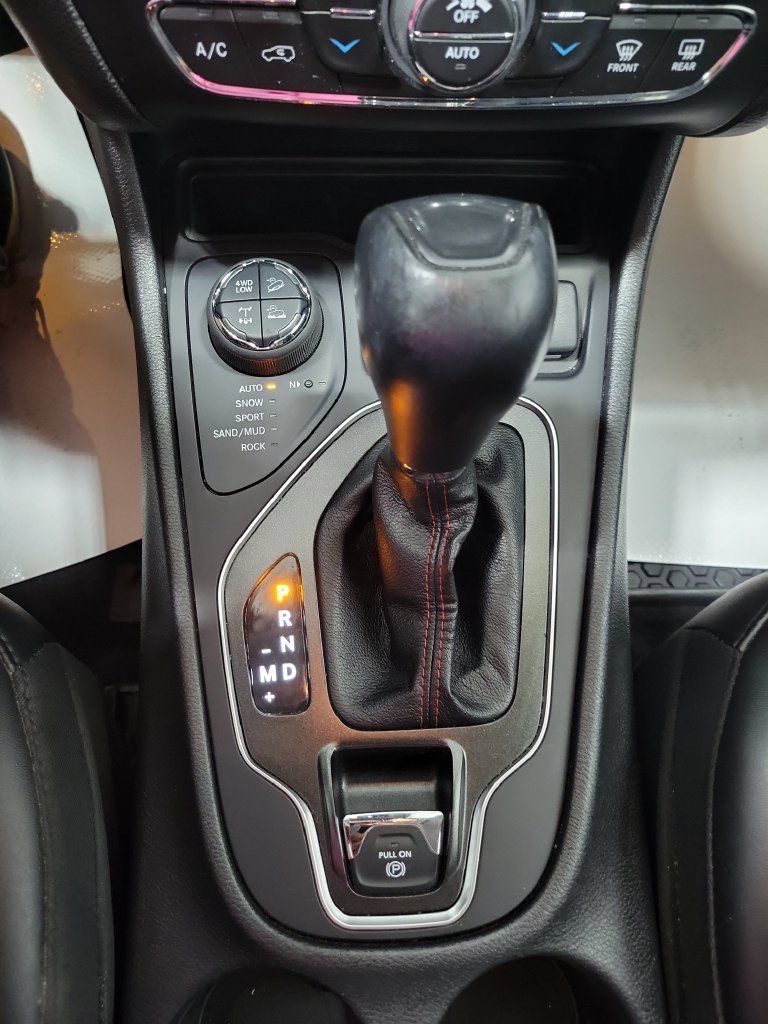 Used 2022 Jeep Cherokee Trailhawk w/ Premium Leather Package AWD/4WD image 42