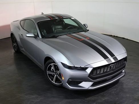 Used 2025 Ford Mustang Premium RWD image 7