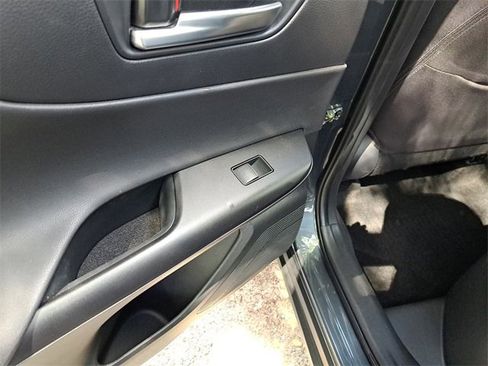 Used 2024 Toyota Venza LE image 10