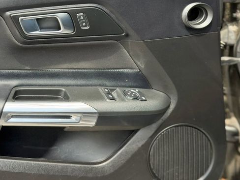 Used 2019 Ford Mustang Coupe image 7