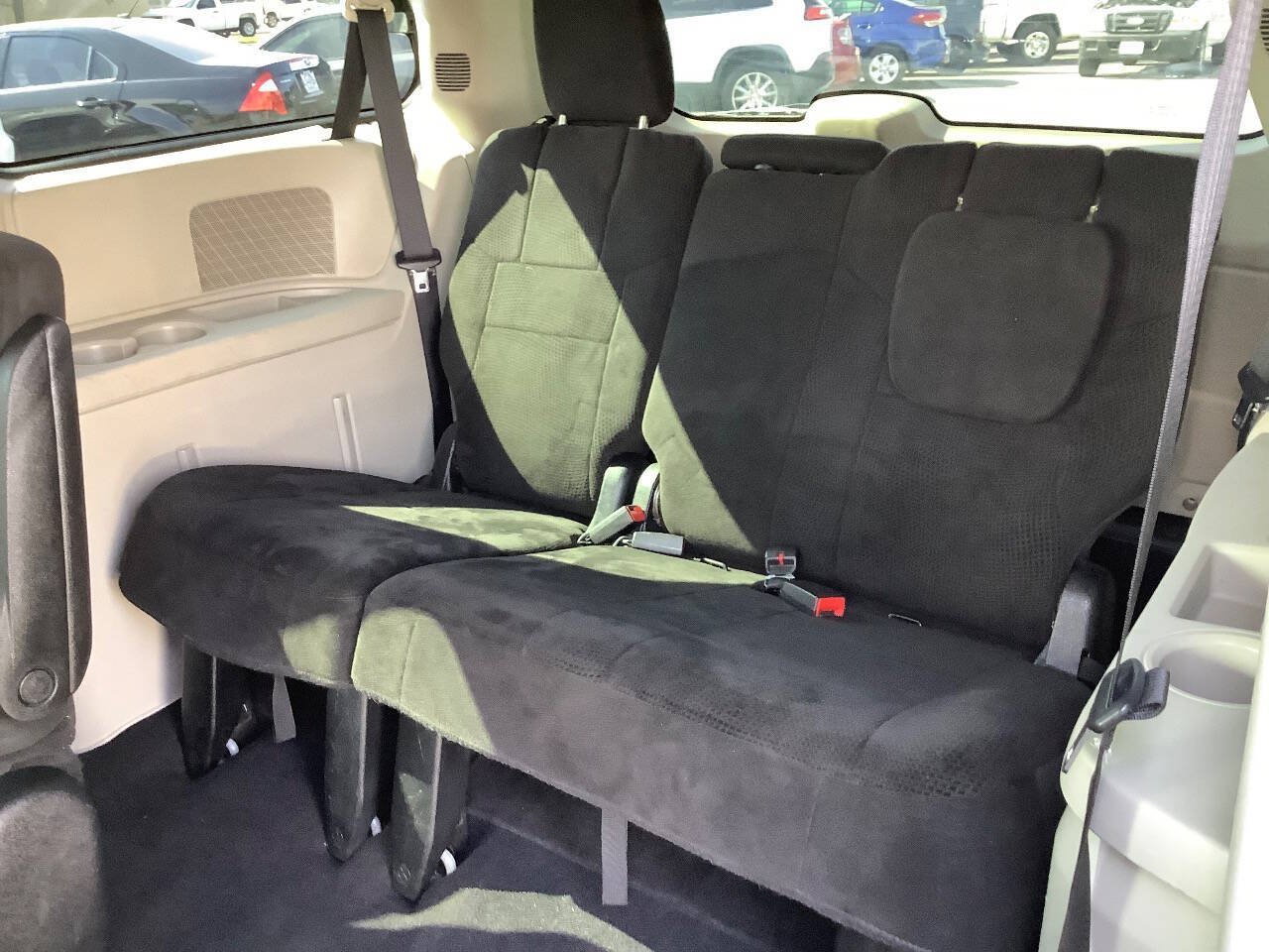 Used 2013 Dodge Grand Caravan SXT FWD image 24