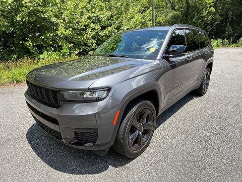 Used 2023 Jeep Grand Cherokee L Laredo AWD/4WD image 2