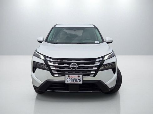 Used 2025 Nissan Rogue SV FWD image 2