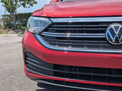 Used 2023 Volkswagen Jetta SE FWD image 10