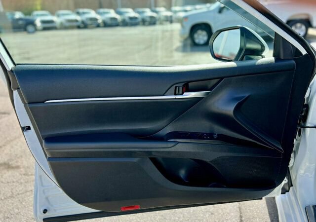 Used 2023 Toyota Camry SE FWD image 13