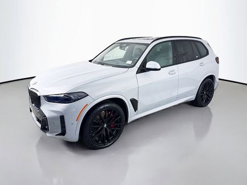 Used 2024 BMW X5 xDrive40i w/ M Sport Package image 3