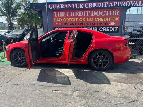 Used 2019 Dodge Charger SXT w/ Blacktop Package RWD image 11