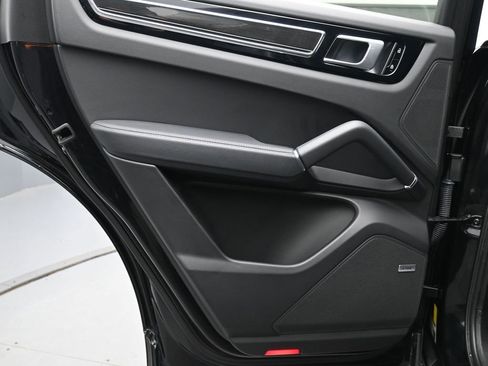 Used 2021 Porsche Cayenne S image 19