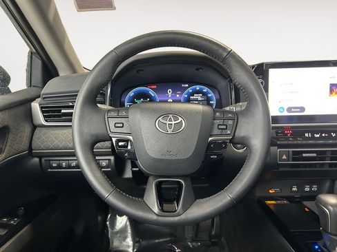 Used 2025 Toyota Camry XLE AWD/4WD image 14