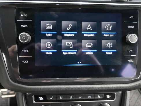 Used 2021 Volkswagen Tiguan SE R-Line image 17