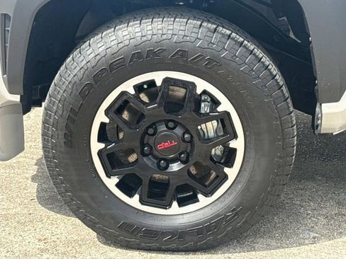 Used 2026 Toyota Tacoma TRD Off-Road w/ TRD Off Road Upgrade Package AWD/4WD image 5