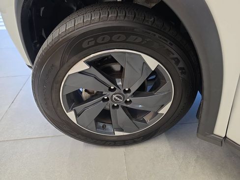 Used 2024 Nissan Rogue SV AWD/4WD image 33