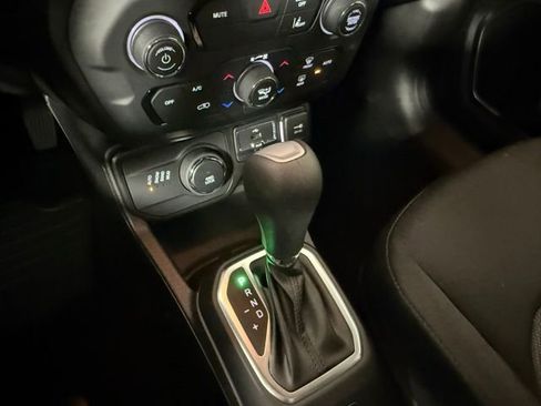 Used 2023 Jeep Renegade Latitude image 25