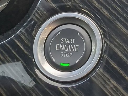 Used 2025 Cadillac XT6 Premium Luxury w/ Technology Package image 38