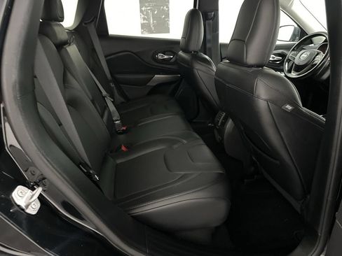 Used 2021 Jeep Cherokee Latitude Lux w/ Comfort/Convenience Group AWD/4WD image 24