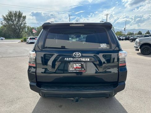 Used 2020 Toyota 4Runner TRD Off-Road Premium AWD/4WD image 6