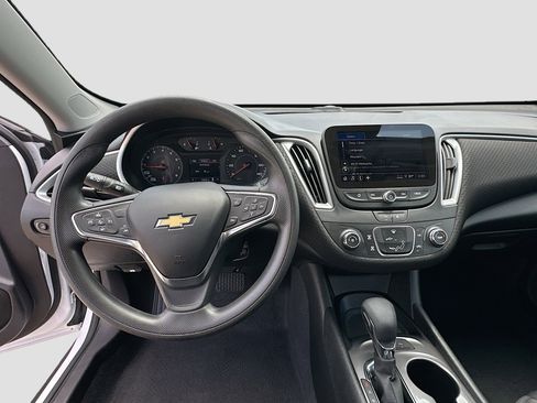 Used 2024 Chevrolet Malibu LS w/ Driver Confidence Package FWD image 11