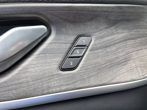 Used 2024 Jeep Grand Cherokee Limited w/ Luxury Tech Group II image 16