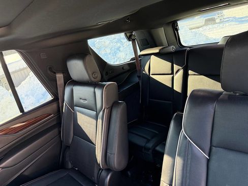 Used 2021 Cadillac Escalade Premium Luxury image 15