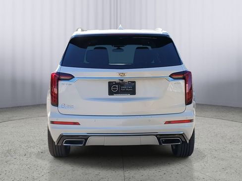 Used 2025 Cadillac XT6 Premium Luxury image 5
