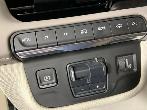 Used 2024 Cadillac Escalade Sport Platinum w/ LPO, ONYX Package AWD/4WD image 34