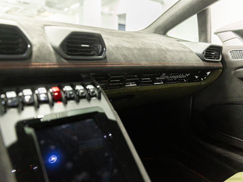 Used 2024 Lamborghini Huracan Sterrato image 23
