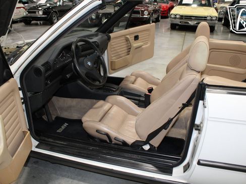 Used 1988 BMW 325i Convertible image 6