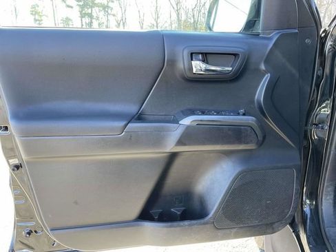 Used 2019 Toyota Tacoma TRD Sport w/ TRD Premium Sport Package image 18