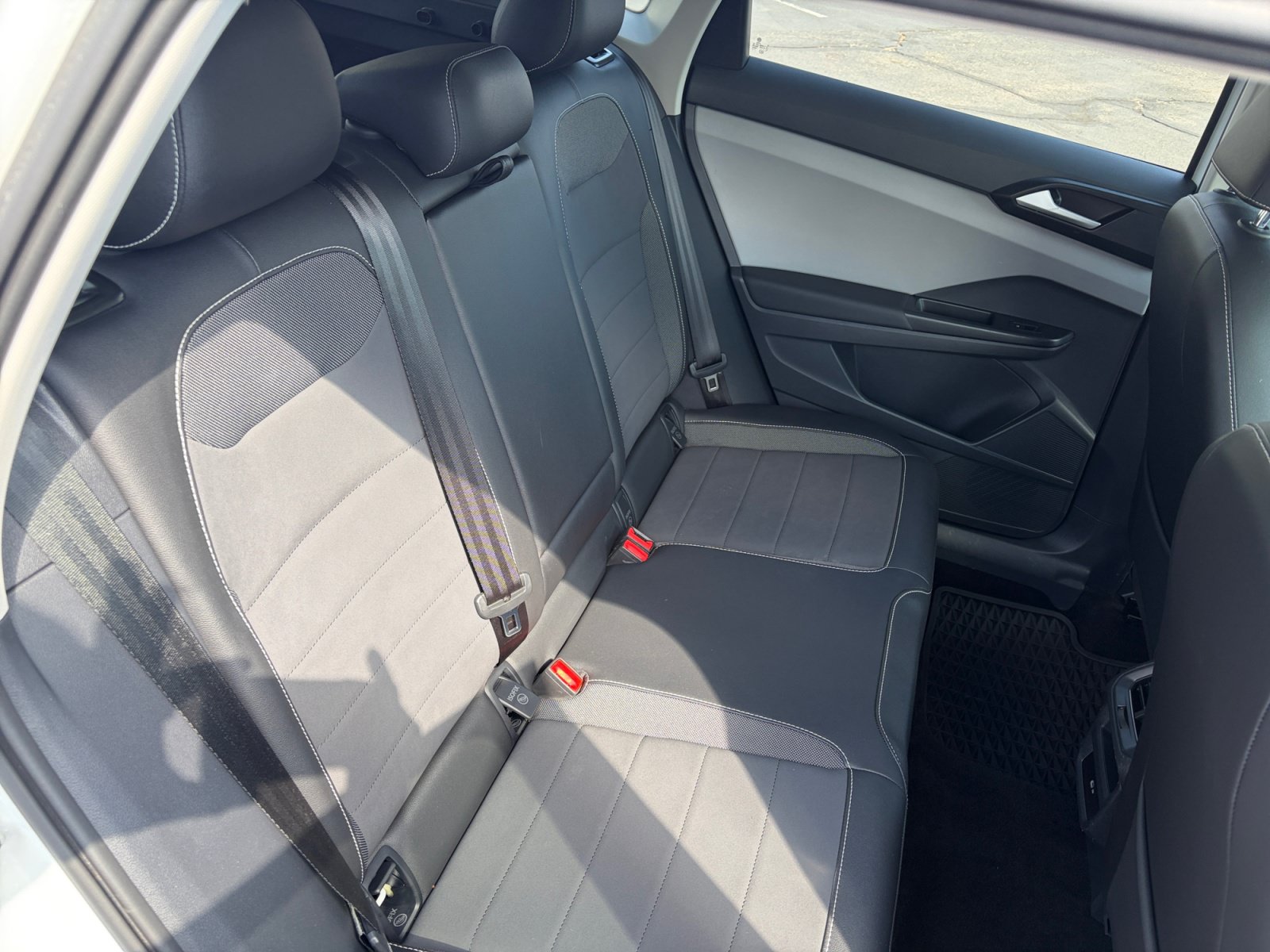 Used 2023 Volkswagen Taos SE w/ Panoramic Sunroof Package AWD/4WD image 18