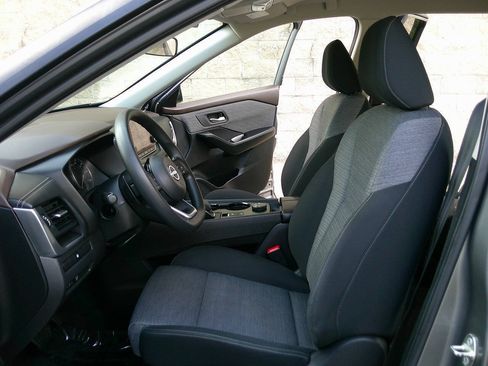 Used 2023 Nissan Rogue SV AWD/4WD image 9