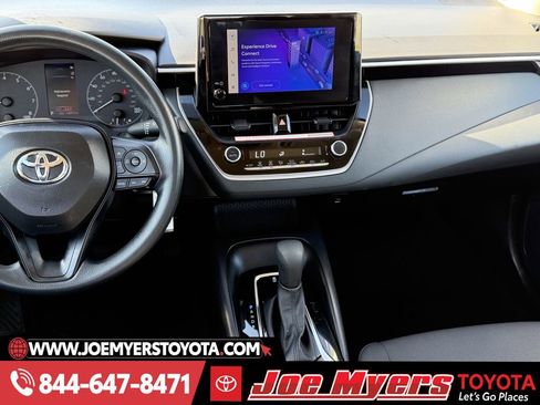 Used 2025 Toyota Corolla LE image 17