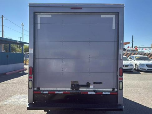 Used 2015 GMC Savana 3500 image 4