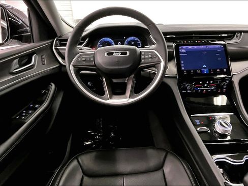 Used 2023 Jeep Grand Cherokee L Limited w/ Luxury Tech Group II AWD/4WD image 6