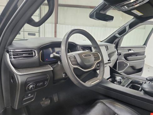 Used 2022 Jeep Wagoneer Series II image 18