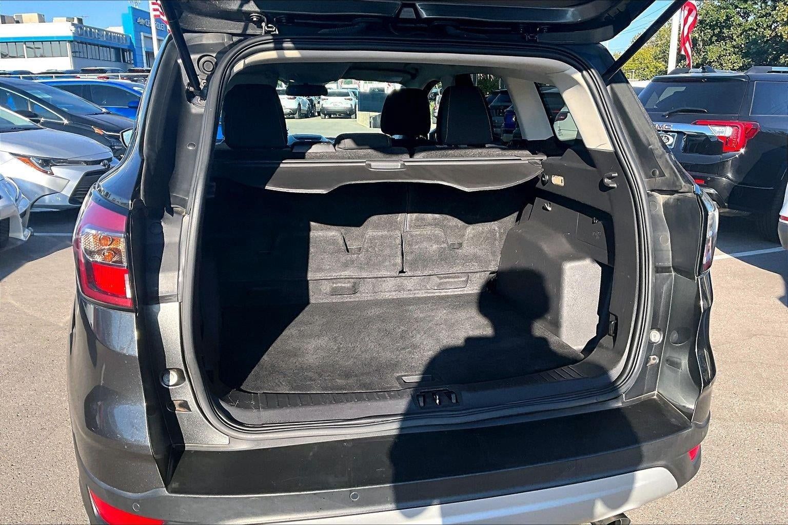 Used 2017 Ford Escape SE w/ Equipment Group 201A AWD/4WD image 4