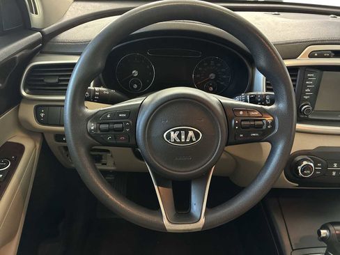 Used 2018 Kia Sorento LX image 11